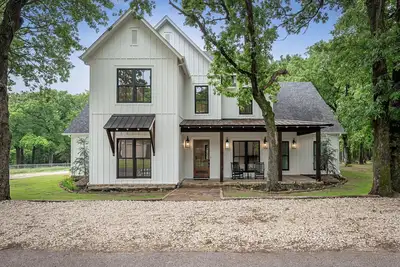 Image de 4, 750 Sq. Ft. Texoma Luxury Home w/ Hot Tub