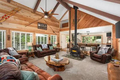 Image de Cedar Horn | Serene Shaver Retreat