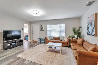 Image de Valentino's! Spacious Home, Pool Table, Near Hardrock Casino and Amphitheater