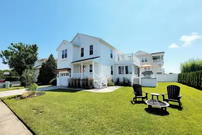 Image de Newly Renovated Single in Diamond Beach! Beautiful sunsets and great yard!