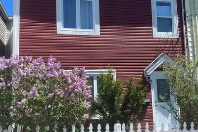Image de Home in downtown St. John's