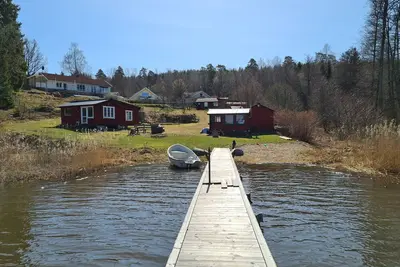 Image de Mysig Sjönära Stuga Utanför Mariefred med Tillgång Till Bastu och Brygga