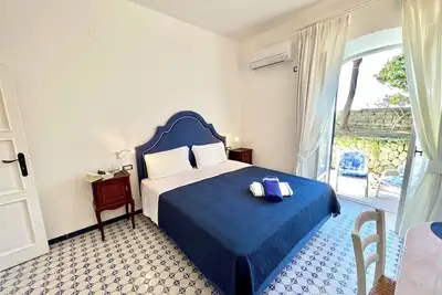 Image de Private Room with Bathroom in an Annex - 100 m from Villa & Giardini Ravino