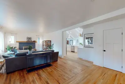 Image de Stunning Mid Century Modern Designer Home