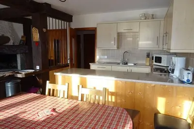 Image de À 300m des pistes de ski, 4ème étage, balcon, cheminée ou poêle à bois, parking, télévision
