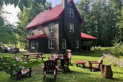 Image de Grand chalet confortable en Mauricie dans un décor nature à toutes les saisons.