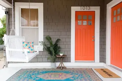 Image de Gorgeous Artistic Fully Fenced Home Near Downtown
