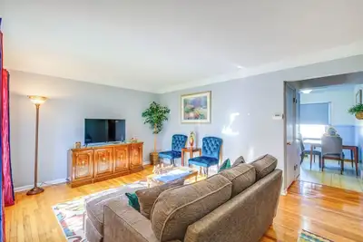 Image de Charming Home - 4 Mi to Euclid Creek Reservation