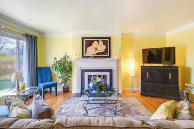 Image de Cleveland Heights Home w/ Sunroom: Park Across St!