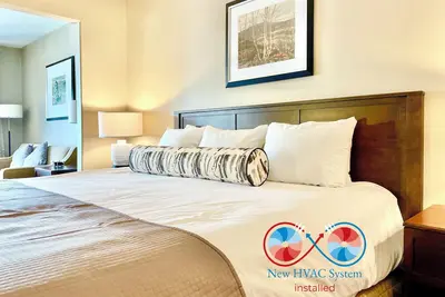 Image de Hillside Haven: Serene Studio Retreat for 4