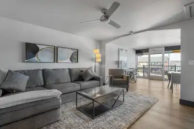 Image de Luxury Apartment on the Bagnell Dam Strip (Strip View)