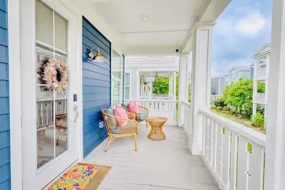 Image de The Navy Blue Bungalow- Cozy Cottage on the Ms Gulf Coast