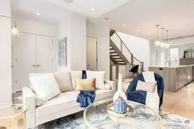 Image de *No Guest Fees*  `Empire` in Desirable Marda Loop