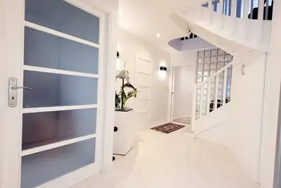 Image de Maison de ville Jo Paris 2024 \"triplex\" climatisé. Transports et centre.