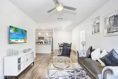 Image de Sunny 2br Retreat w Pool & Fitness Center in Tampa