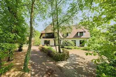 Image de Kindvriendelijke Ruime Vakantiewoning met Privébos in Bosland Lommel