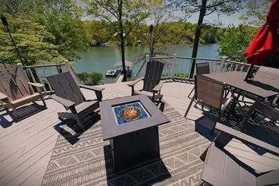 Image de Lake Nottely - Lakefront 4 Bedrooms - 3 Baths - Hot Tub - Private Dock