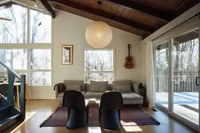 Image de Snug Chalet - Family-Friendly, Wi-Fi + Close to Mount Snow