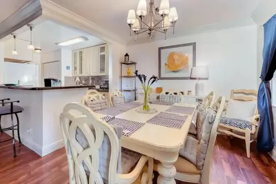 Image de On The Avenue, Location, Location, Location