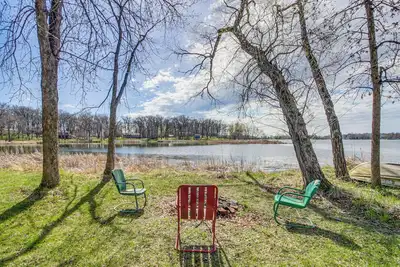 Image de Pelican Rapids Lake House w/ Water Views + Dock!