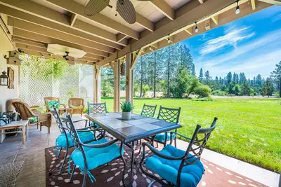 Image de Community pool/hot tub, lake views, gas grill, fully equipped kitchen, streaming