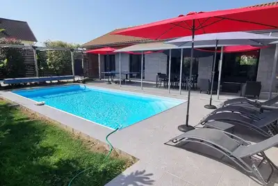 Image de Villa de vacances avec piscine - La villa d'Amance