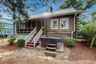 Image de Canal-front home near beach with private dock, firepit, sandbox, water views, Ac