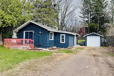 Image de New Dog and Family Friendly Cabin w\/Fire Pit, Remodeled, Centrally Located