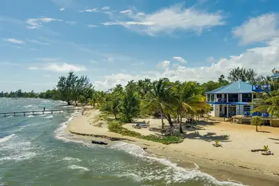 Image de Beachfront 2-Bed, Pool, Kayaks, Perfect for Family