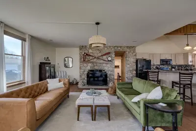 Image de RiverBreeze Retreat - Two Homes w/ River Views
