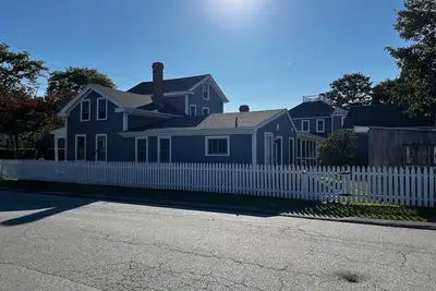 Image de Updated Home in Noank Village