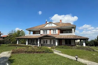 Image de English-style villa in the Roero countryside