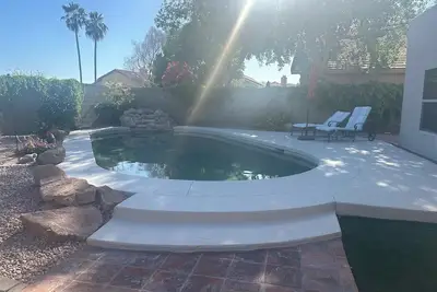 Image de Single level, 3/4 mile to 16k acre preserve. Private yard w/pool. Pet Friendly\n