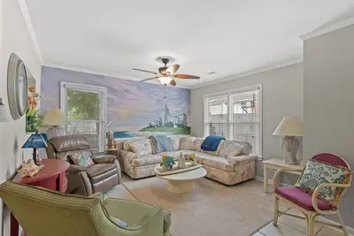 Image de Charming Townhouse Steps away from the Beach