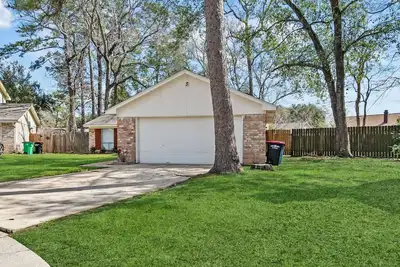 Image de Centrally Located 4 Bed 2 Bath Furnished house near Exxon Hp Woodlands & Airport