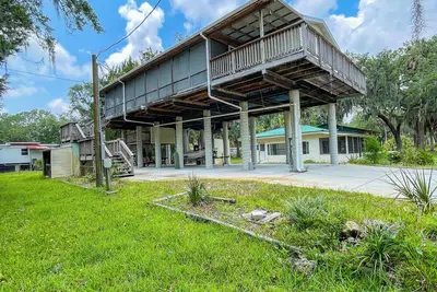 Image de Perfect Suwannee Getaway! Steps from the water with Elevator!