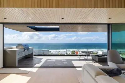 Image de Brand New Modern House with Incredible View! Short Walk from the Beach