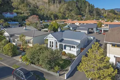 Image de Villa Cambria - Where Tranquility meets Modern Comfort in Nelson's Heart