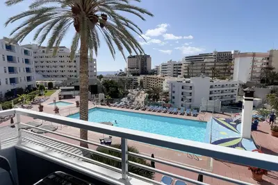 Image de Renovated Apartment by the Beach and Yumbo Centre