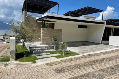 Image de Immerse yourself in luxury at our exclusive lakeside retreat at Chapala Lake