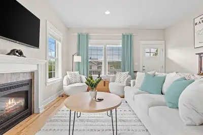 Image de Manette Cottage Oasis - Close to Downtown!
