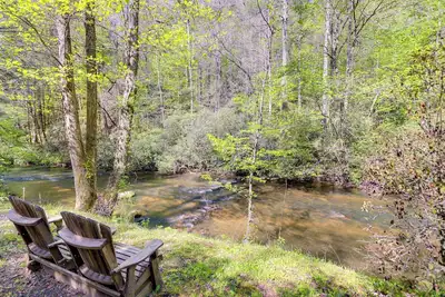 Image de Ellijay Cottage w\/ Creek Access & Private Hot Tub!