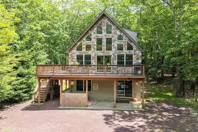 Image de Coyote Cabin by AvantStay | Hot Tub + Walk to Lake