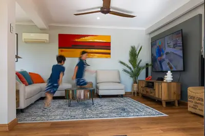 Image de Private Retreat short stroll to the lake! Best suit for Family & Business trips!