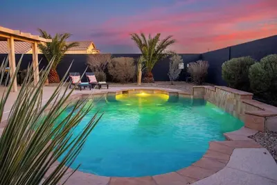 Image de Entertainment 5br Haven - Hot tub, Pool + Games!