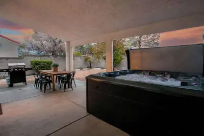 Image de Hot Tub & Arcade Games at Modern Desert Vegas Home