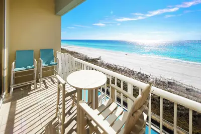 Image de Waters Edge 608 • Amazing Top Floor Ocean Views, Pool, Covered Parking, Free Beach Service