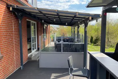 Image de Gr. Ferienwohnung fĂĽr 6 mit Umliegender Ăśberdachter Terrasse