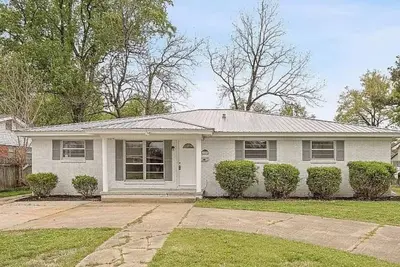 Image de Spacious and kid-friendly location; conveniently located to meet your needs.