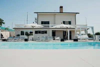 Image de Charming Villa with pool and view